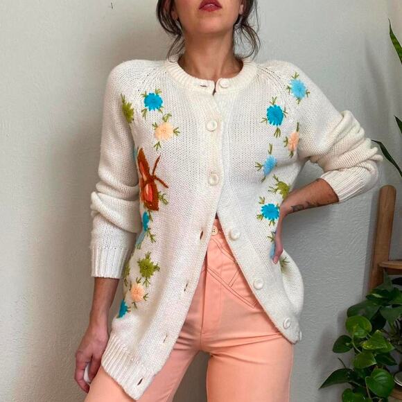 Vintage butterfly and floral cardigan - Picture 2 of 8